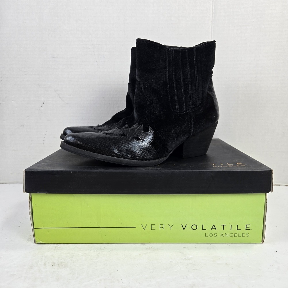 Very Volatile Los Angeles Sava Ankle Bootie Black Velvet Women's 7.5 NIB NOS
